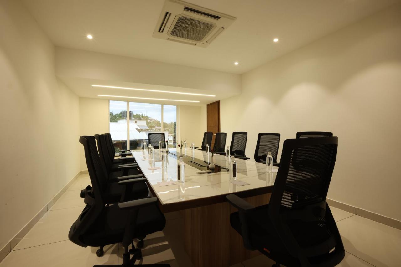 Royal Plaza Suites By Rak Rooms, Mangaluru Mangalore Exterior foto